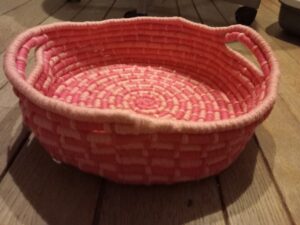 Mandje dik touw roze met handvat