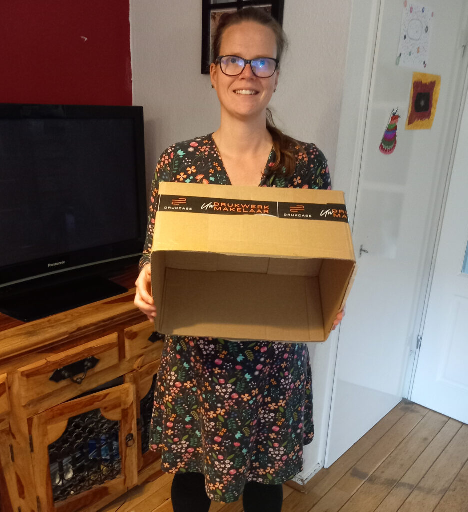 Rianne met lege doos